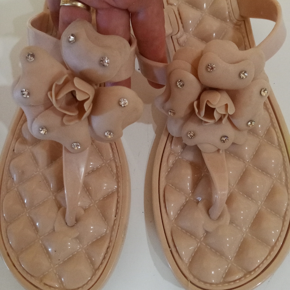 Dizzy sandals